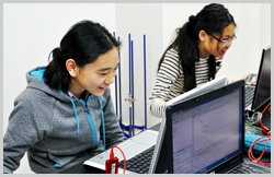 プログラミングを学ぶ子どもたち